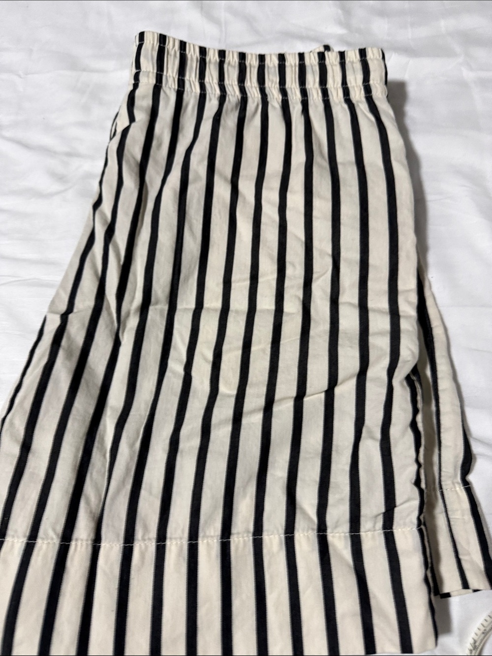 H&M Women's Black and Cream Striped Drawstring Shorts - Picture 5 of 5